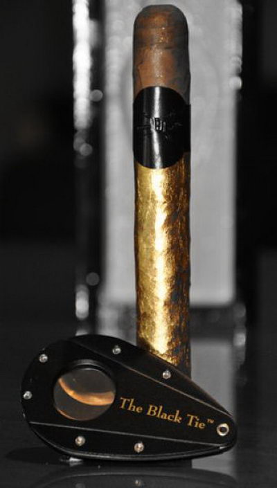 Золотые сигары Black Tie Gold Hand-Rolled Cigar и ножницы Custom Black Tie Cutter