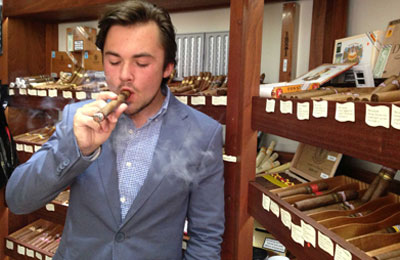Каллум Джонс купил сигару Regius за £40,000